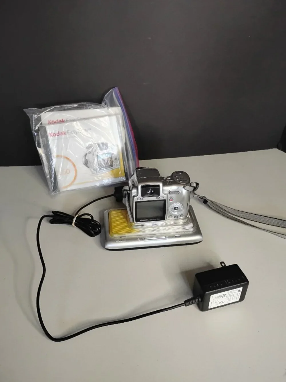Kodak Easy Share Z710 7.1 MP Digital Camera 10X Zoom Silver & CD